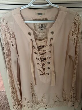 Gimmicks blush nude blouse sz Med